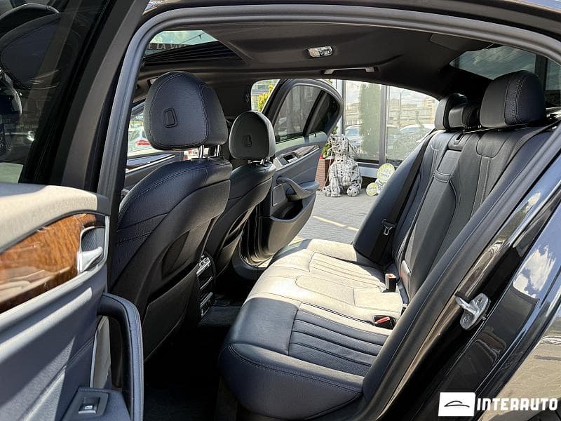 2018 BMW 530e — Miniatură 16