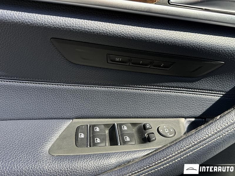 2018 BMW 530e — Miniatură 24