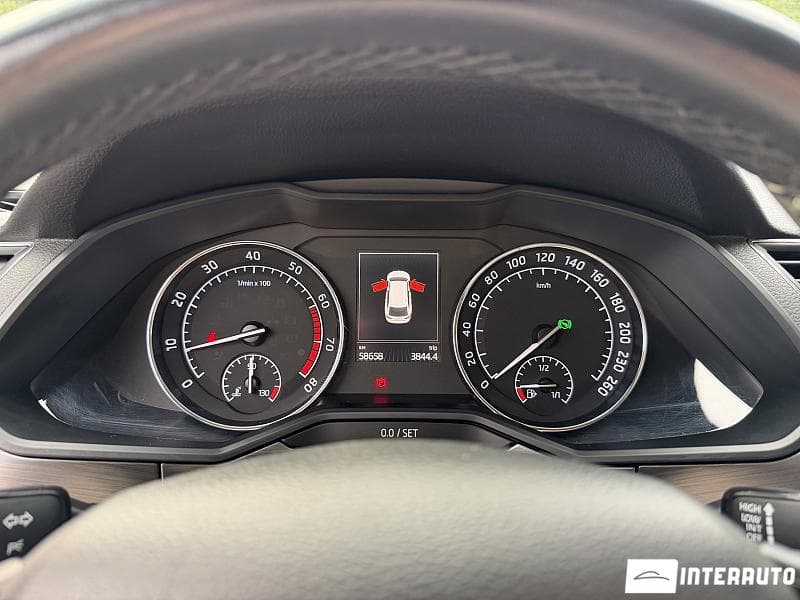 2016 Skoda Superb — Miniatură 10