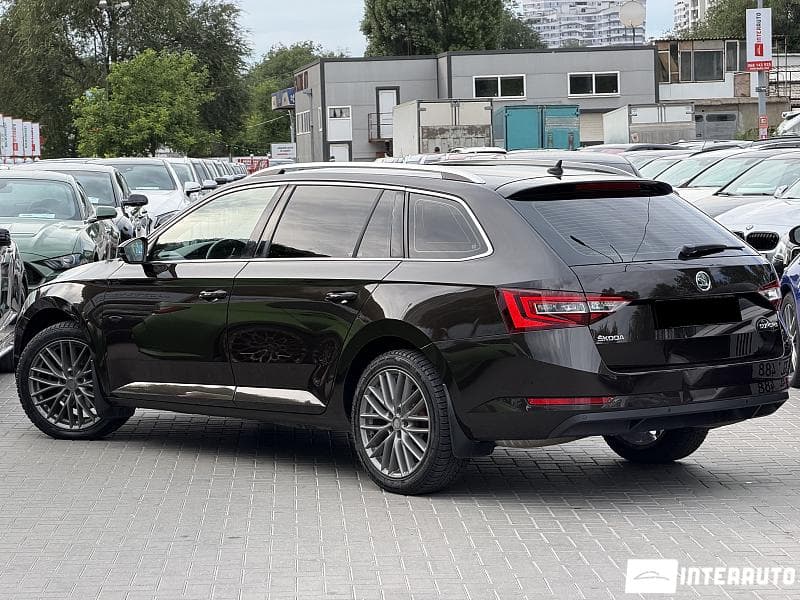 2016 Skoda Superb — Miniatură 4