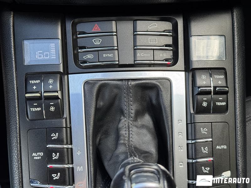 2016 Porsche Macan — Miniatură 15
