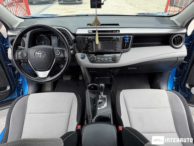 2017 Toyota Rav-4 — Miniatură 9