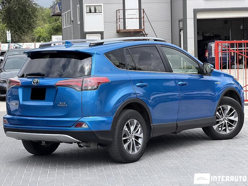 2017 Toyota Rav-4 — Miniatură 4