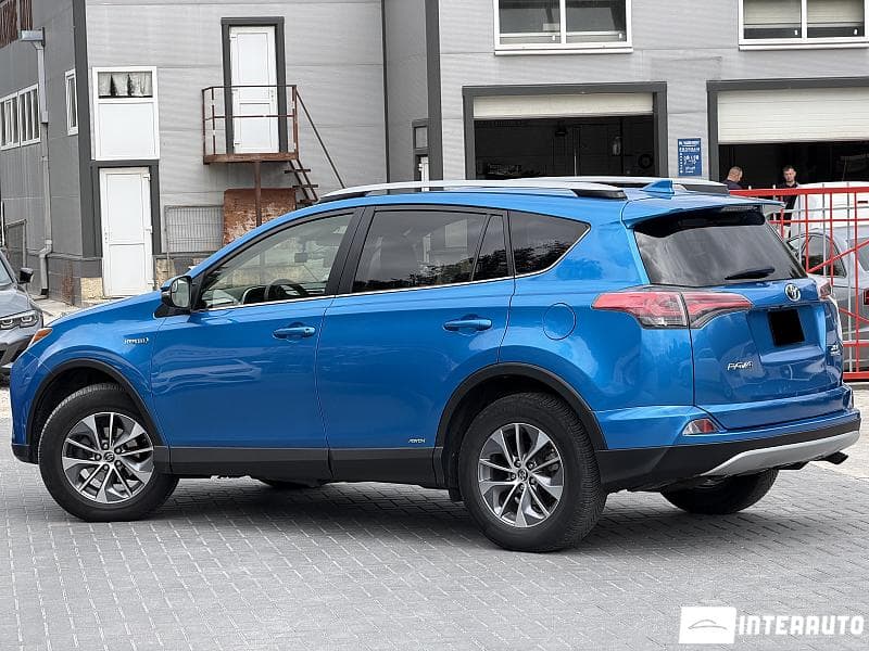 2017 Toyota Rav-4 — Miniatură 2