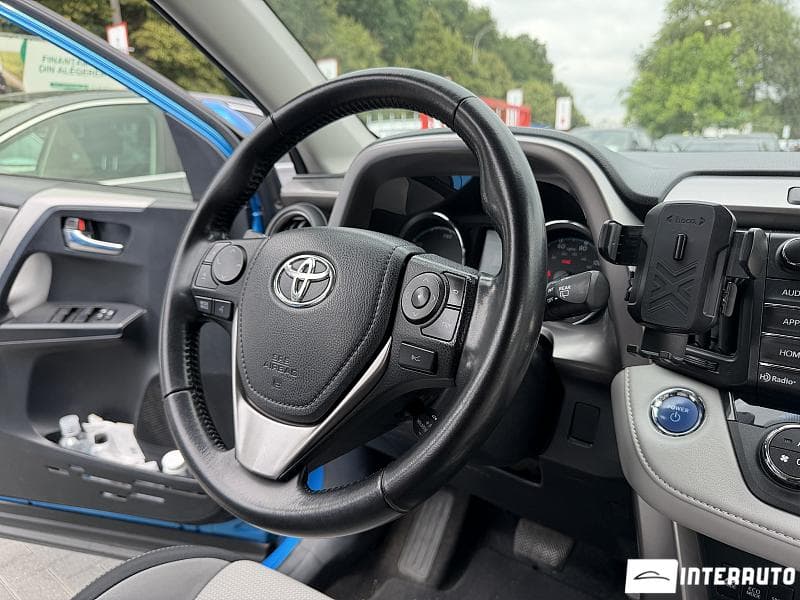 2017 Toyota Rav-4 — Miniatură 11