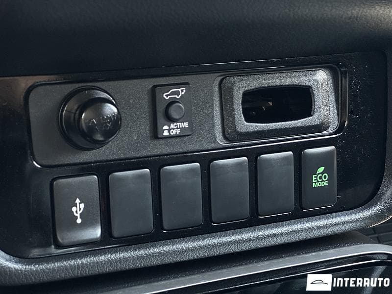 2020 Mitsubishi Outlander — Miniatură 11