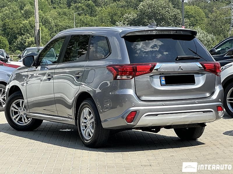 2020 Mitsubishi Outlander — Miniatură 4
