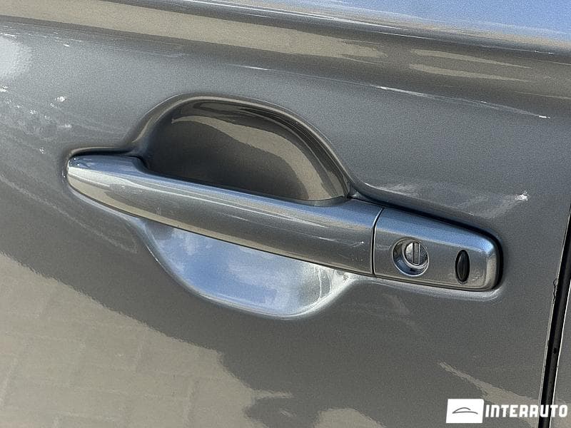 2020 Mitsubishi Outlander — Miniatură 16