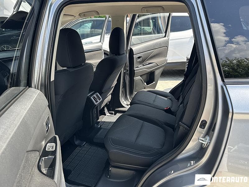 2020 Mitsubishi Outlander — Miniatură 13