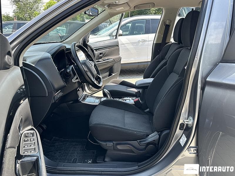 2020 Mitsubishi Outlander — Miniatură 5