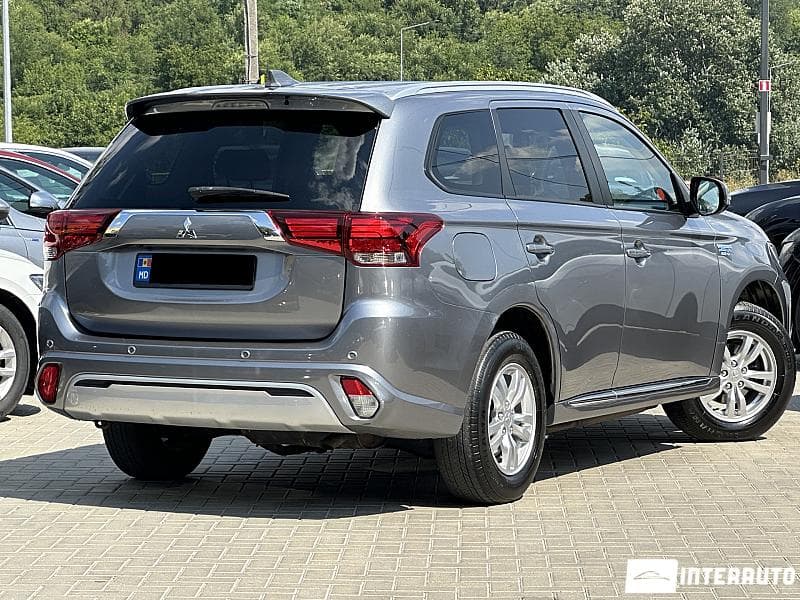 2020 Mitsubishi Outlander — Miniatură 3