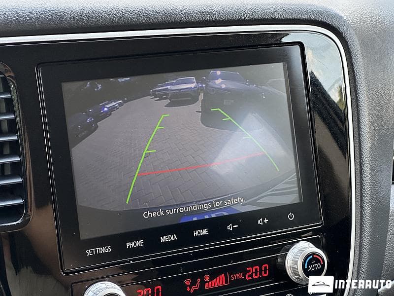2020 Mitsubishi Outlander — Miniatură 10