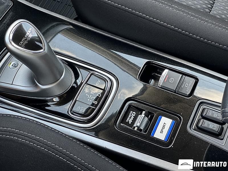 2020 Mitsubishi Outlander — Miniatură 12