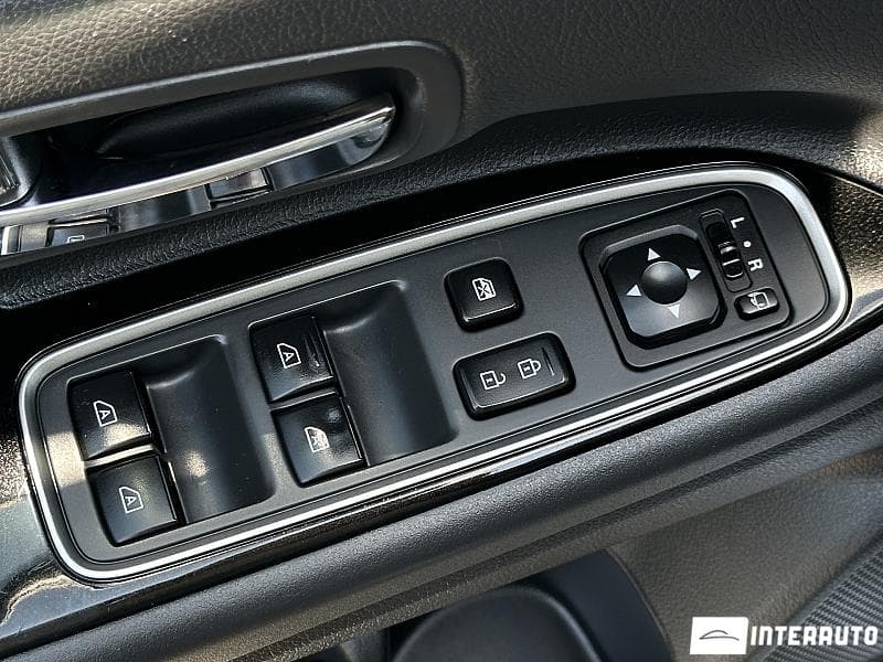 2020 Mitsubishi Outlander — Miniatură 18