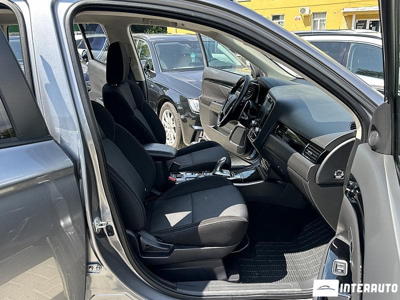 2020 Mitsubishi Outlander — Miniatură 15