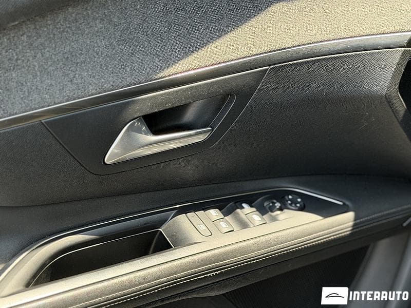 2020 Peugeot 3008 — Miniatură 7