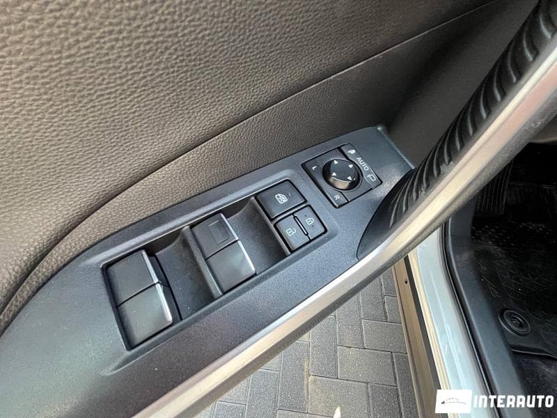 Toyota Rav-4 2019 — Миниатюра 12