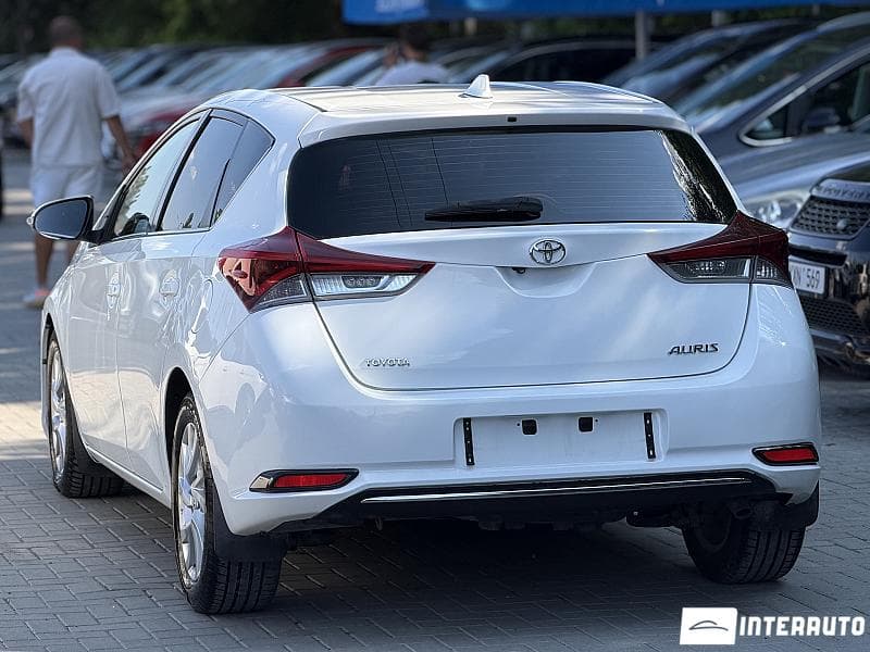 2015 Toyota Auris — Miniatură 4