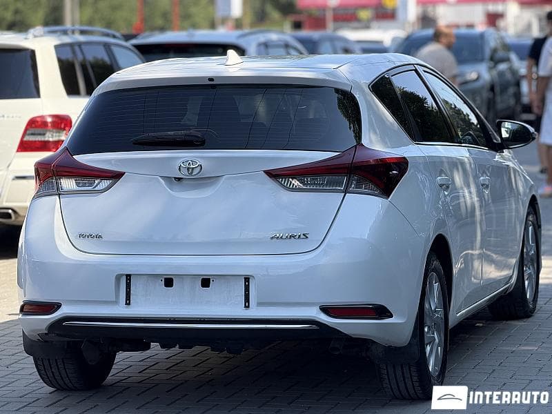 2015 Toyota Auris — Miniatură 2