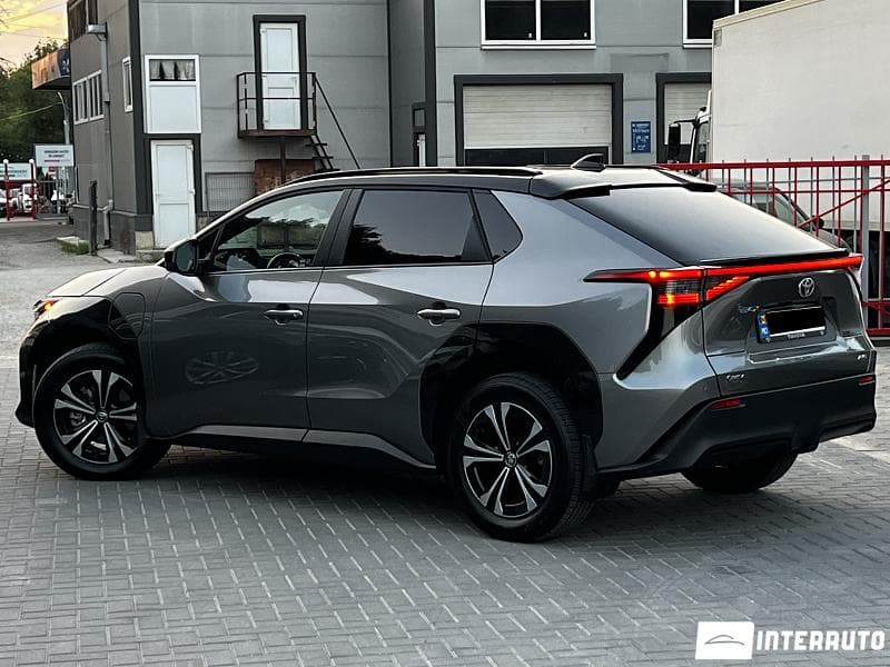 2024 Toyota bZ4X — Miniatură 4