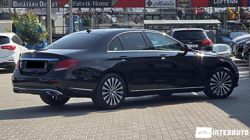 2017 Mercedes E 200 — Miniatură 3