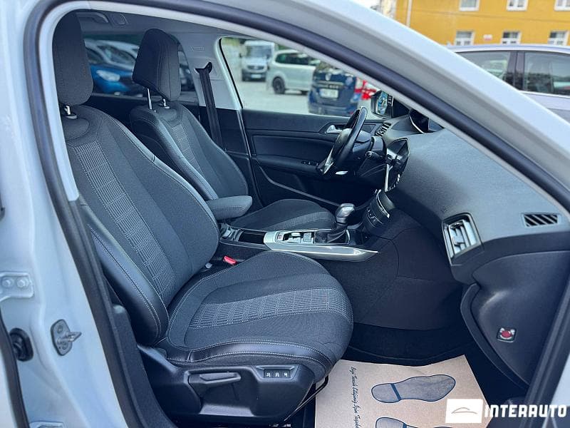 Peugeot 308 2018 — Миниатюра 17