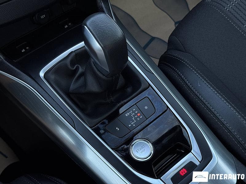 Peugeot 308 2018 — Миниатюра 13
