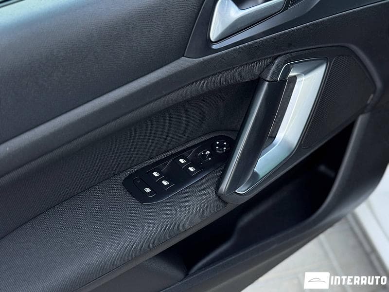 Peugeot 308 2018 — Миниатюра 19