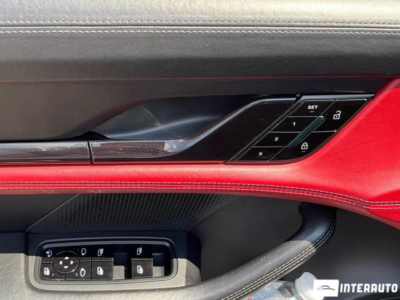 2020 Porsche Taycan Turbo — Miniatură 5