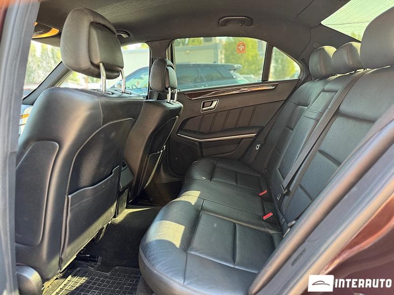 Mercedes E 220 2012 — Миниатюра 17