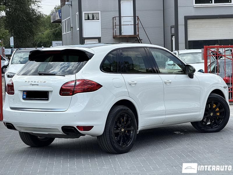 Porsche Cayenne 2010 — Миниатюра 2