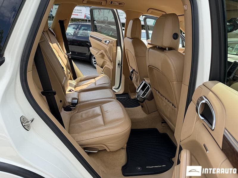 Porsche Cayenne 2010 — Миниатюра 7