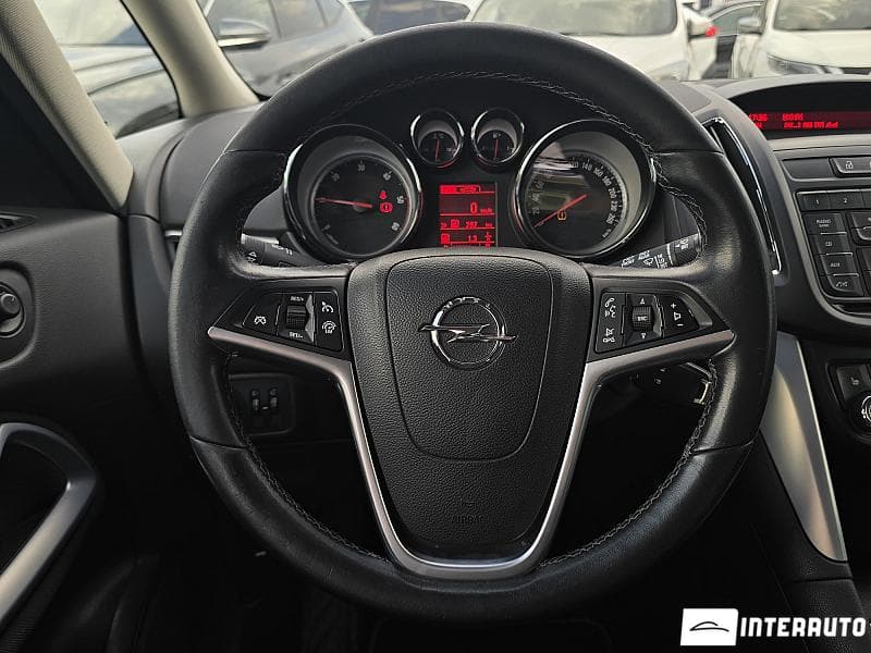 Opel Zafira 2016 — Миниатюра 8