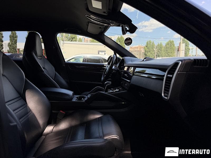 2018 Porsche Cayenne S — Miniatură 18
