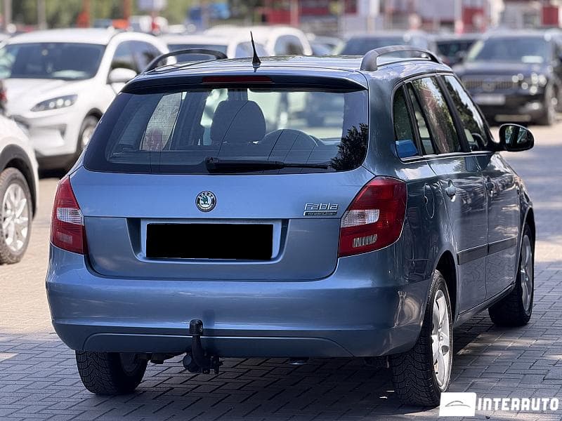 2010 Skoda Fabia — Miniatură 4