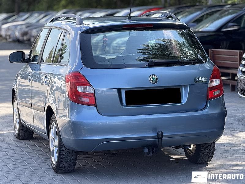 2010 Skoda Fabia — Miniatură 2