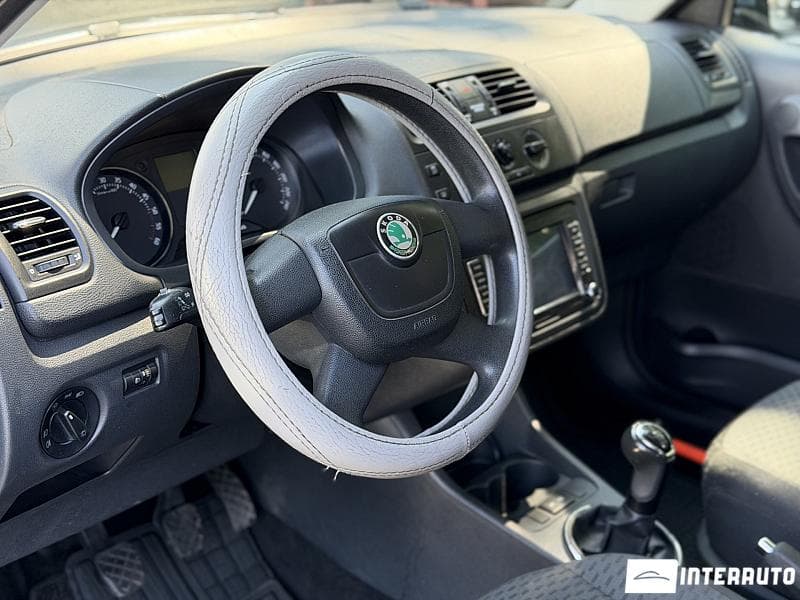 2010 Skoda Fabia — Miniatură 8