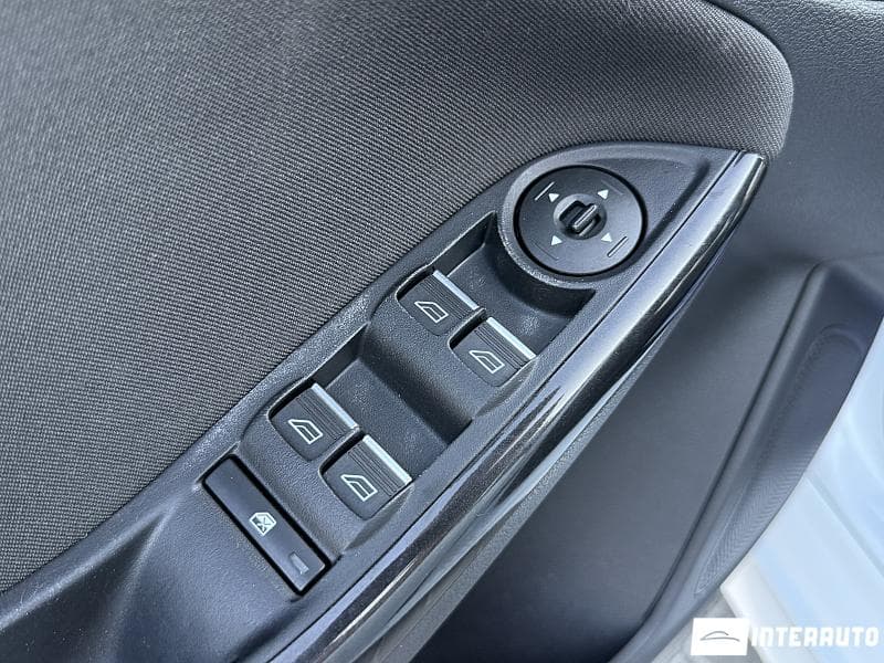 2017 Ford Focus — Miniatură 17