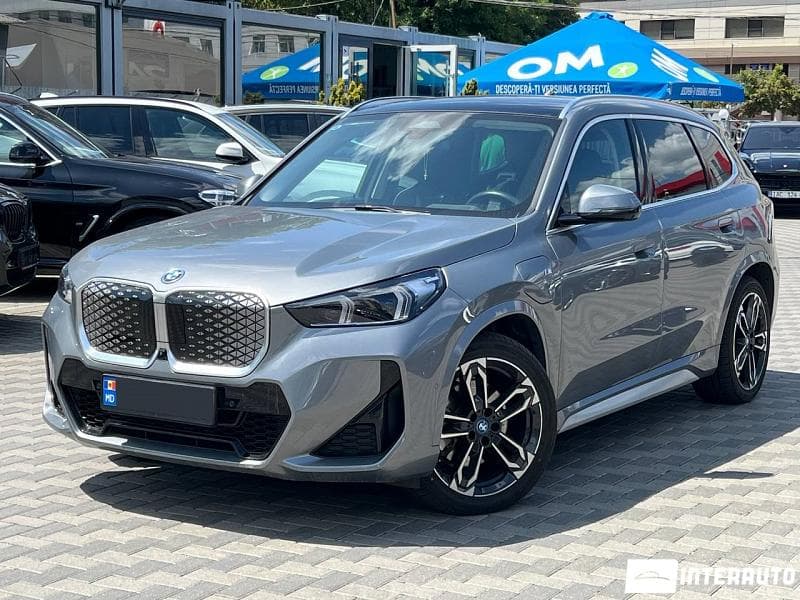 2023 BMW iX1 xDrive30 — Miniatură 3