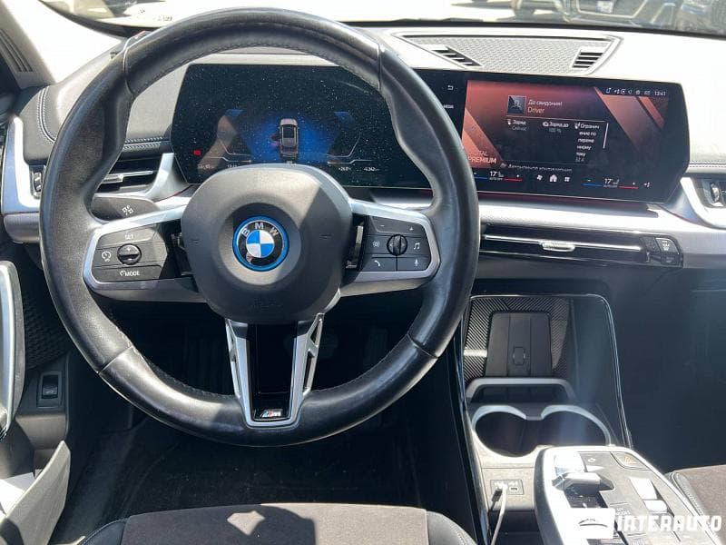 2023 BMW iX1 xDrive30 — Miniatură 11