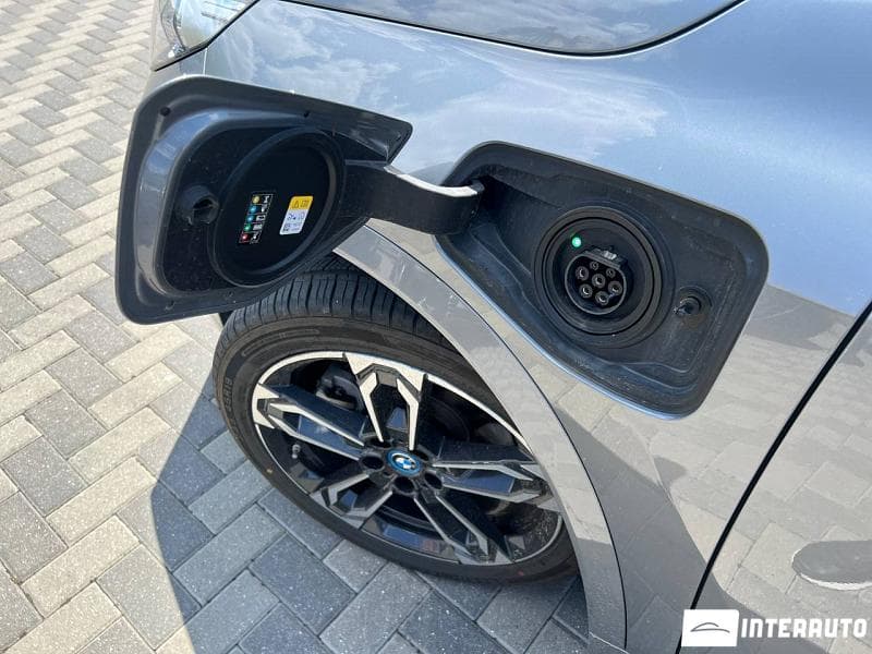 2023 BMW iX1 xDrive30 — Miniatură 6
