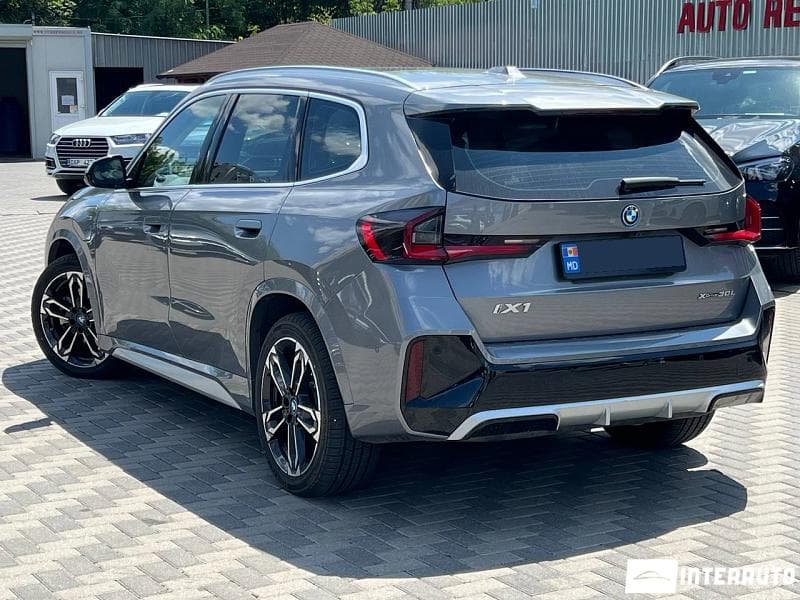 2023 BMW iX1 xDrive30 — Miniatură 4