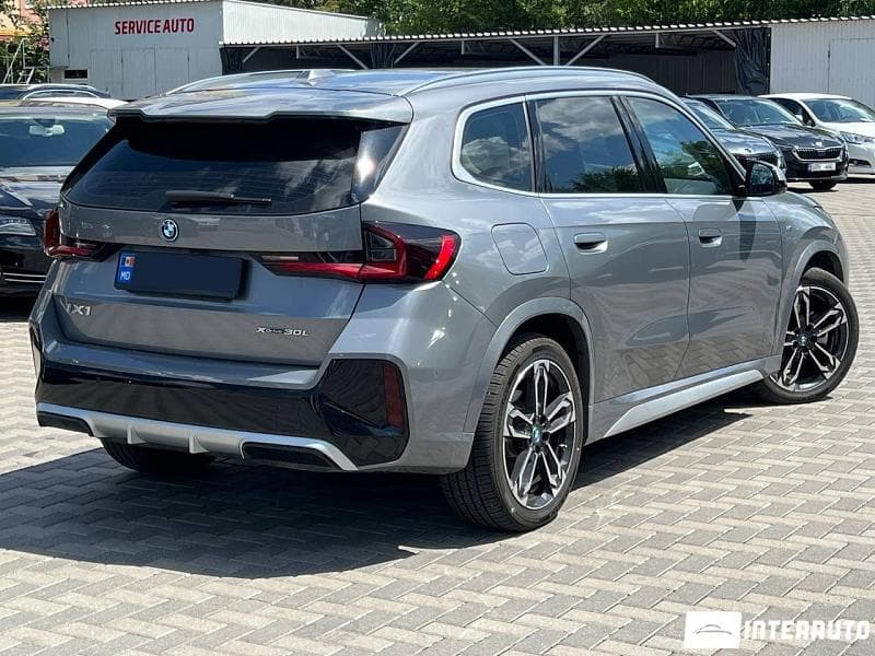 2023 BMW iX1 xDrive30 — Miniatură 2