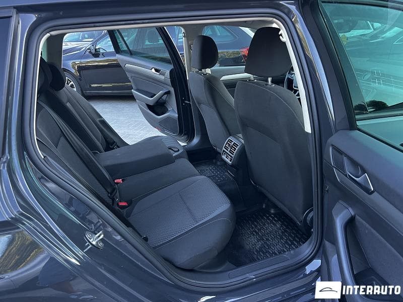 2016 Volkswagen Passat — Miniatură 14