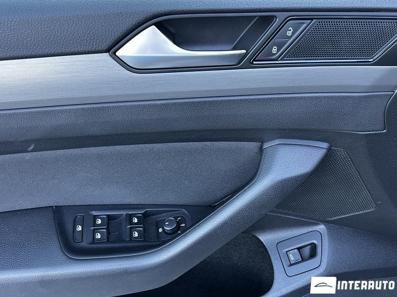 2016 Volkswagen Passat — Miniatură 18