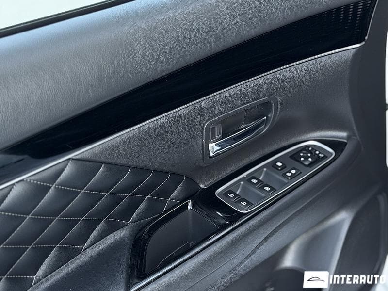 2019 Mitsubishi Outlander — Miniatură 9