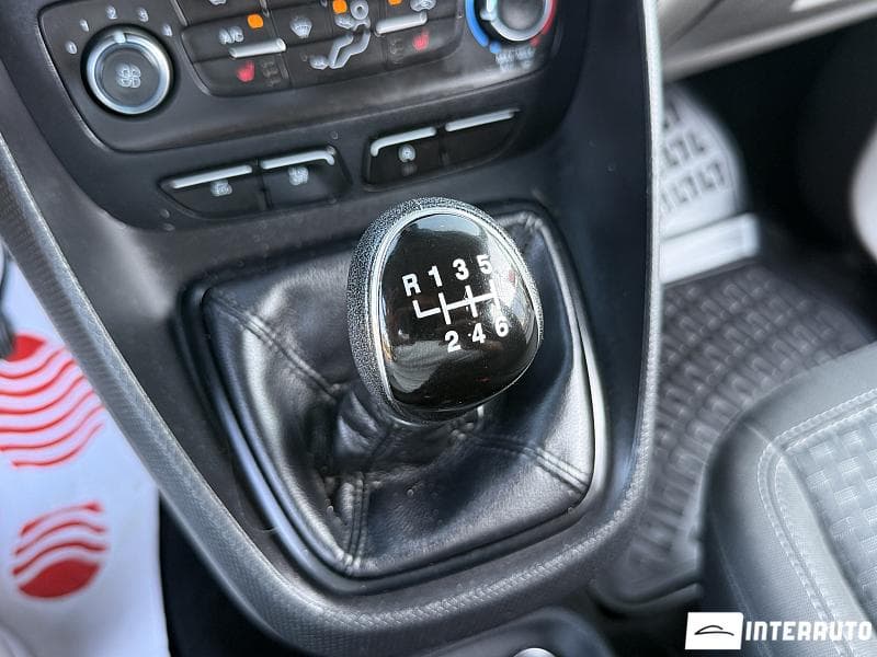 Ford Tourneo Connect 2019 — Миниатюра 12