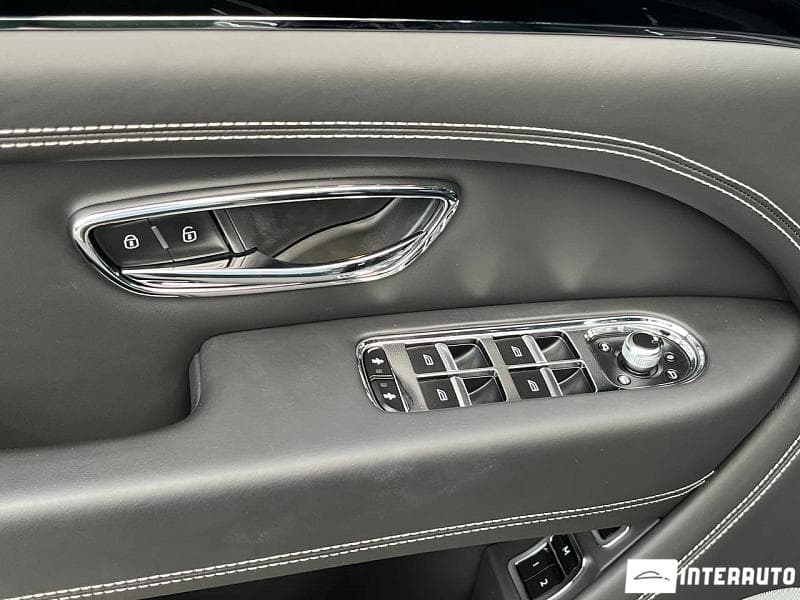 2021 Bentley Bentayga — Miniatură 6