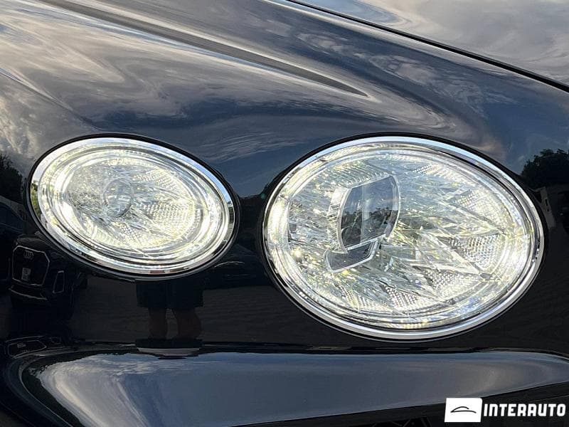 2021 Bentley Bentayga — Miniatură 5