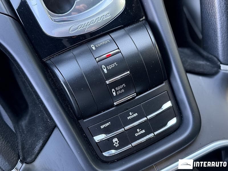 2015 Porsche Cayenne S Hybrid — Miniatură 16